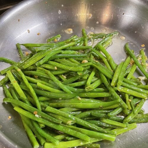 Asparagus beans with garlic