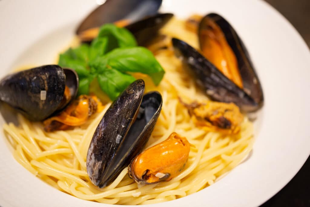 Pasta med blåskjell i vin og fløtesaus